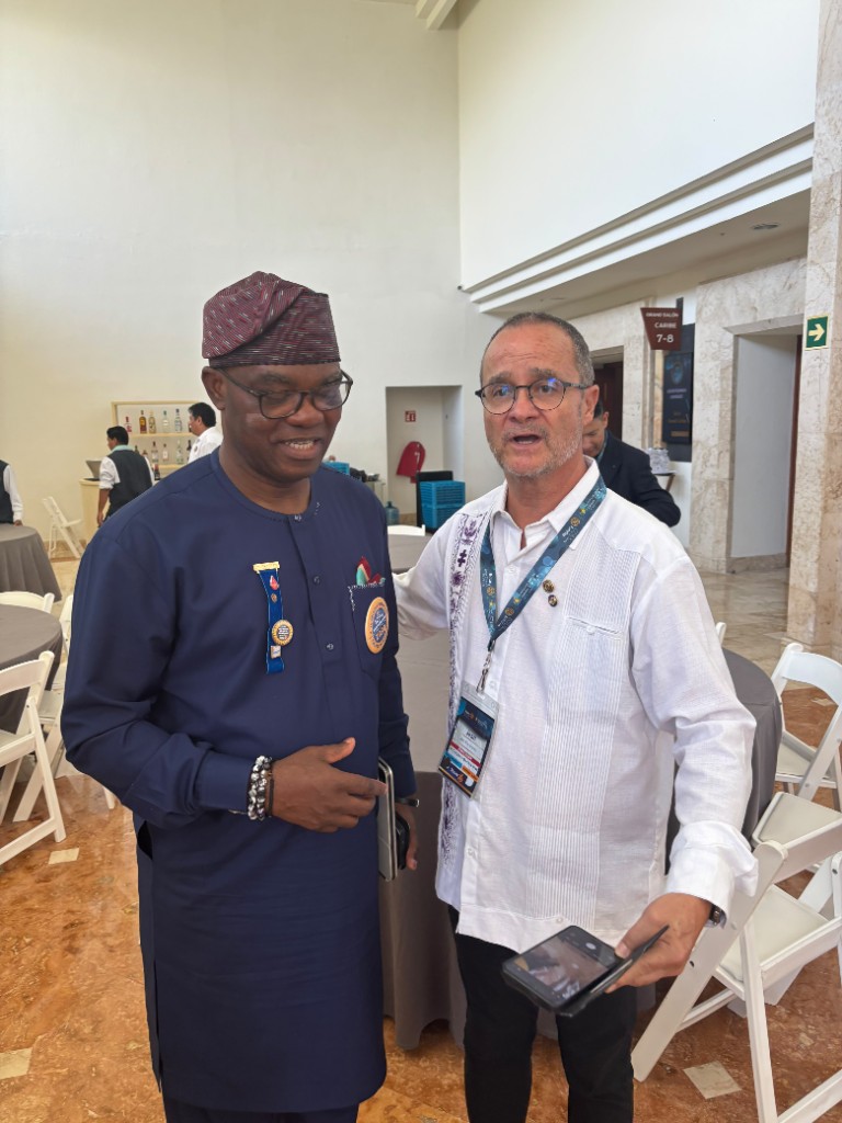 Jean-Noël Sanchez avec Yinka Babalola au Grand Salón Caribe, Cancun.